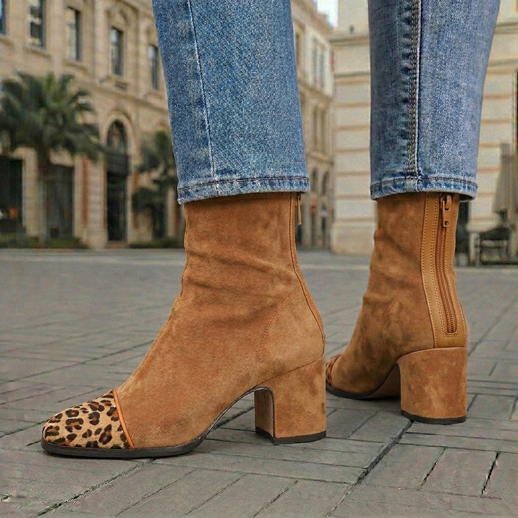 Avelina™ | Botines de tacón ancho con acabado tipo ante